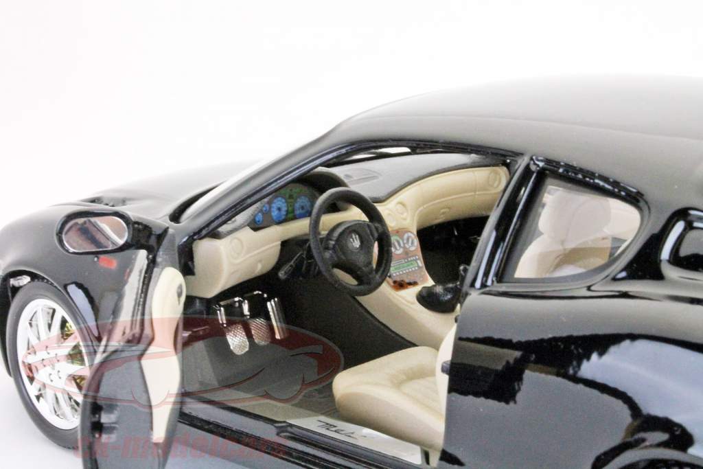 玛莎拉蒂3200 GT双门轿跑车2000年黑色/黑色1:18 Bburago