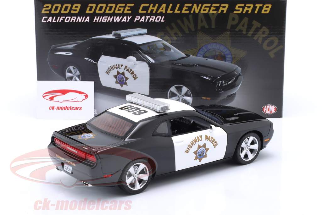 Dodge Challenger SRT8 шоссе Патруль Год постройки 2009 черный / белый 1:18 GMP