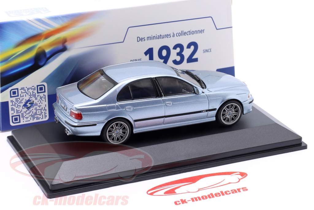 BMW M5 (E39) Год постройки 2000 серебристо-синий металлический 1:43 Solido