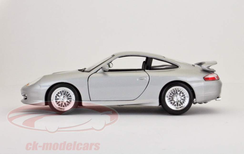 Porsche 911 GT3 Streetversion argento 1:18 Bburago
