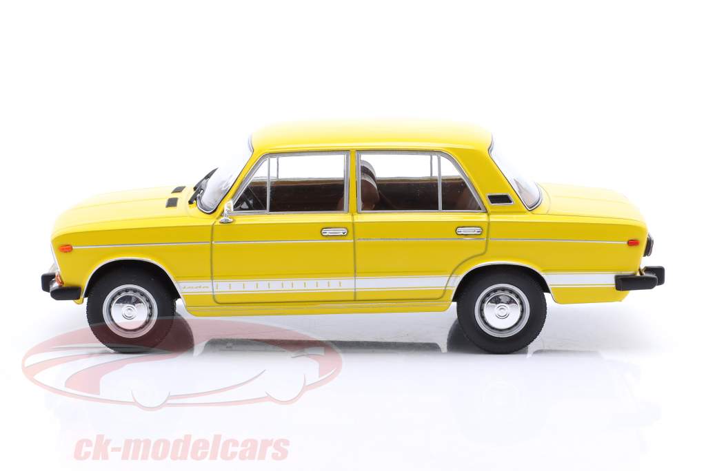 Lada 1600 LS Année de construction 1976 jaune 1:24 WhiteBox