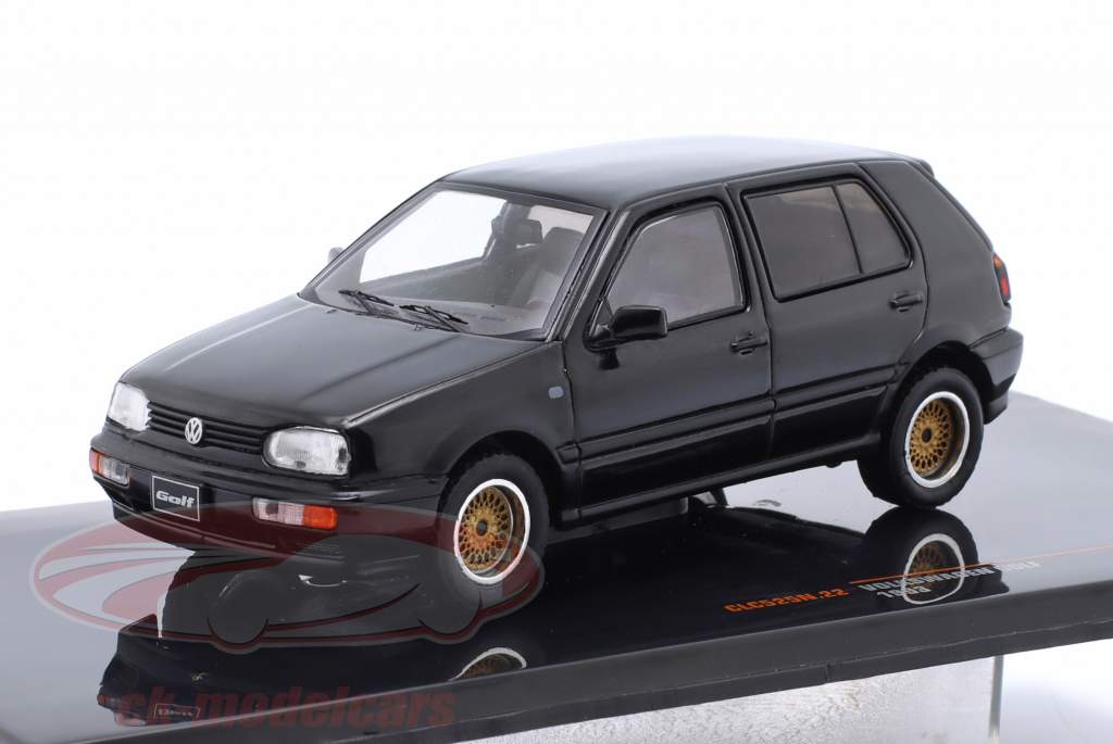 Volkswagen VW Golf III Custom Bouwjaar 1993 zwart 1:43 Ixo