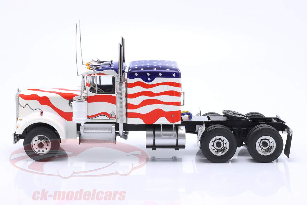 Kenworth W900 грузовик белый / синий / красный 1:18 Road Kings