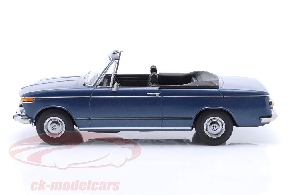 BMW 2002 Cabriolet Byggeår 1971 mørkeblå metallisk 1:18 KK-Scale