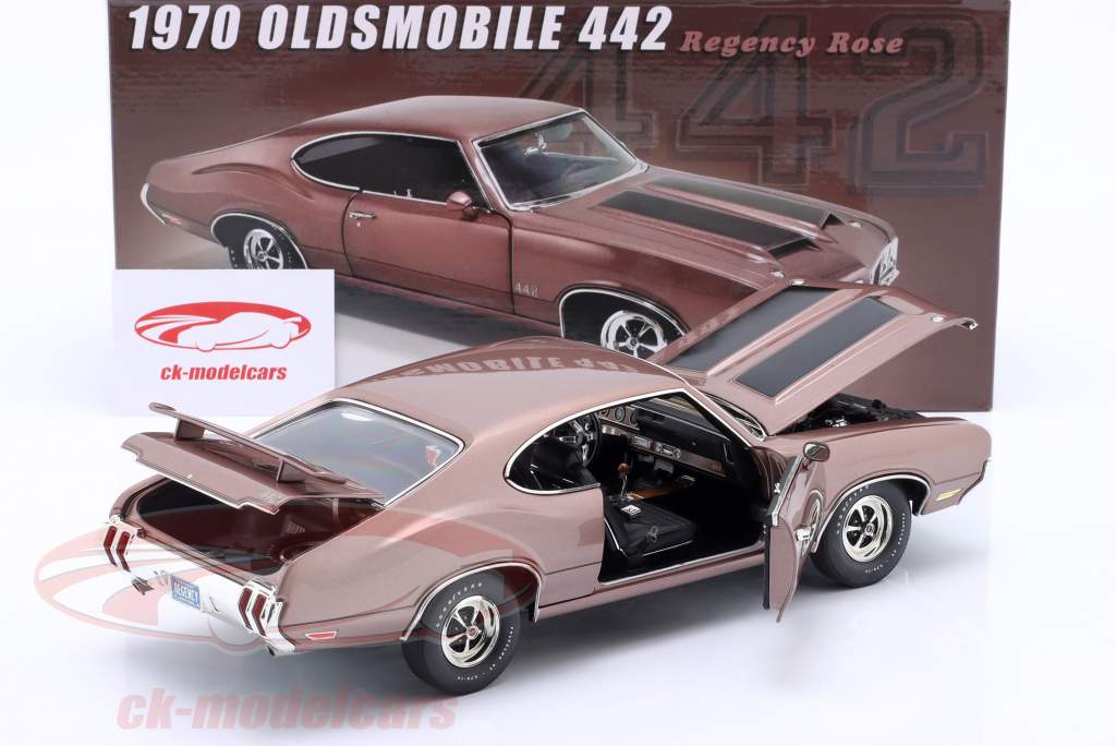 Oldsmobile 442 W-30 year 1970 rose metallic 1:18 GMP