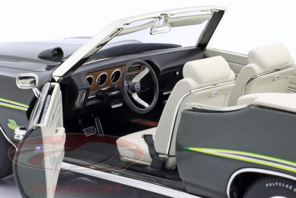Pontiac GTO Judge Convertible year 1970 dark green metallic 1:18 GMP