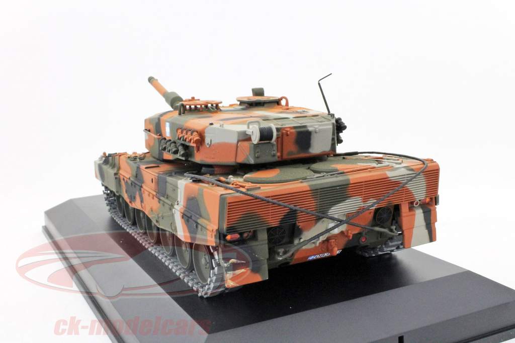 Leopard 2A4GR Armoured Brigade XX Armoured Division XX Thessaloniki Greece in October 2005 1:35 Minichamps