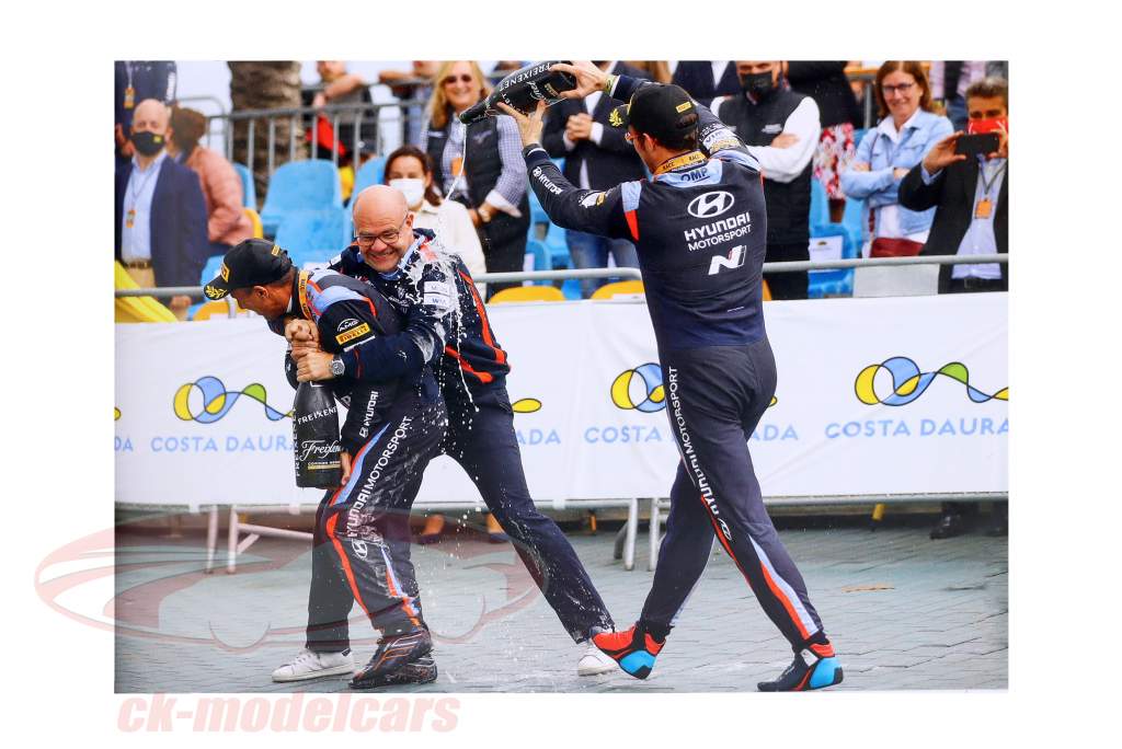 Book: Rallying 2021 - Moving Moments