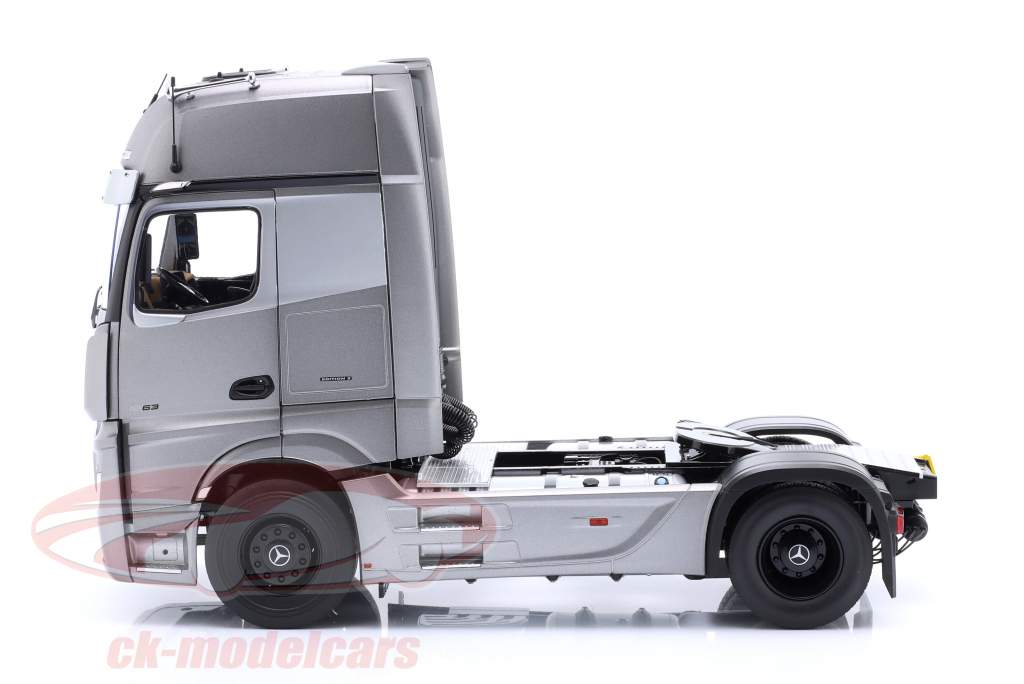 Mercedes-Benz Actros GigaSpace 4x2 SZM edition 3 Grey 1:18 NZG
