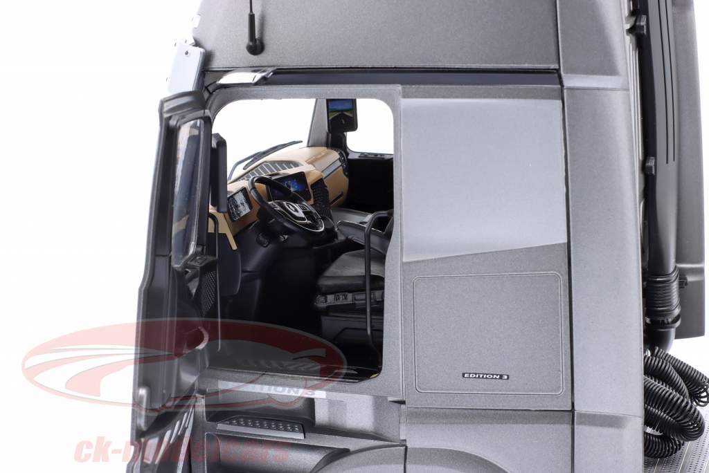 Mercedes-Benz Actros GigaSpace 4x2 SZM edition 3 Grey 1:18 NZG