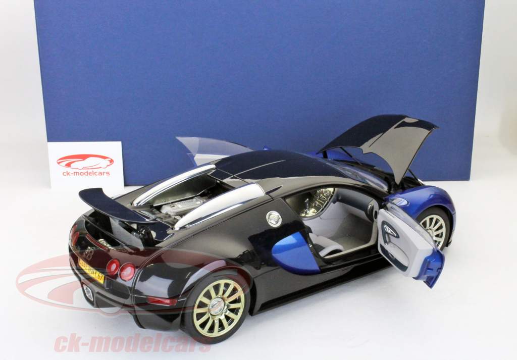 Bugatti Veyron 16.4 Production Version black - blue metallic 1:12 AutoArt