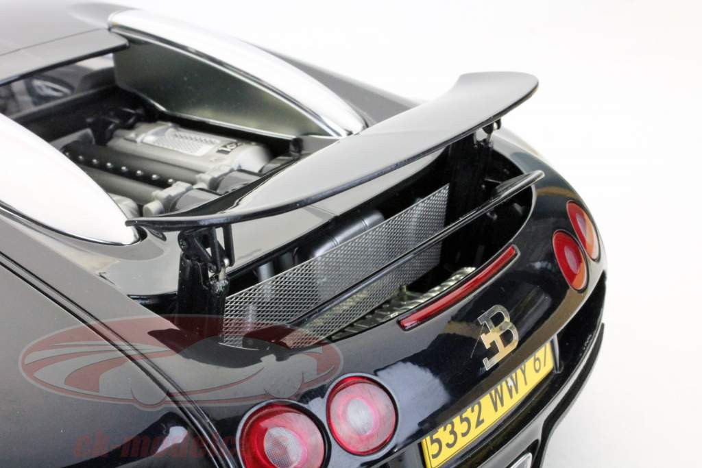 Bugatti Veyron 16.4 Production Version black - blue metallic 1:12 AutoArt
