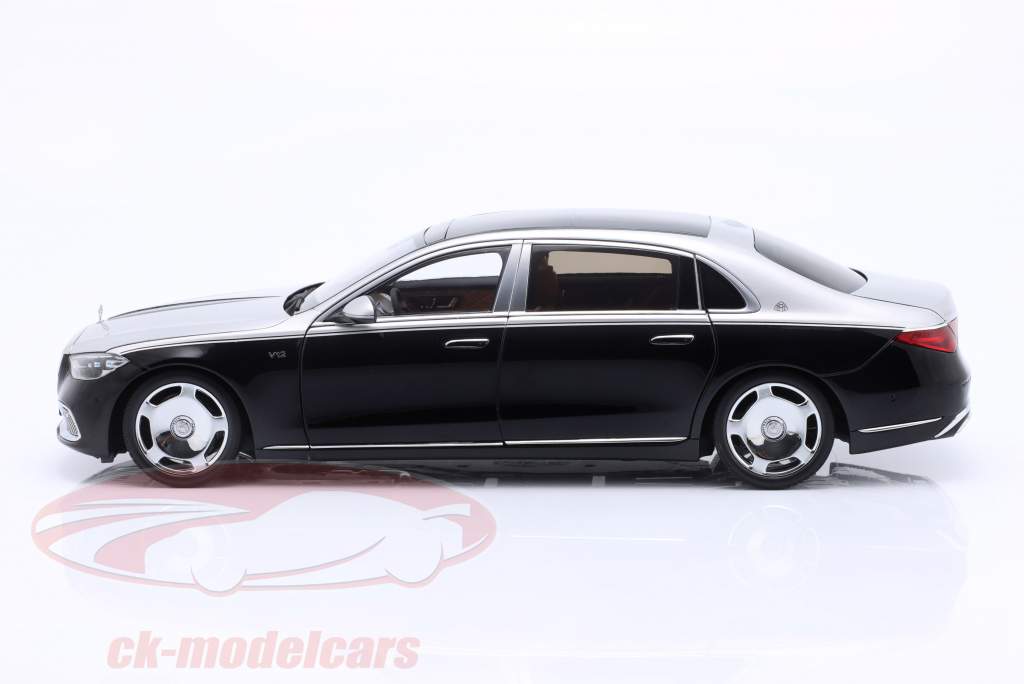 Mercedes-Benz Maybach S-Klasse (Z223) 2021 silber / schwarz 1:18 Almost Real