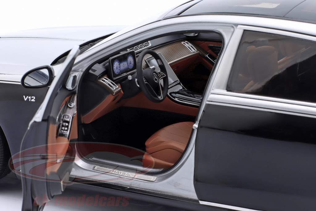 Mercedes-Benz Maybach S-Klasse (Z223) 2021 silber / schwarz 1:18 Almost Real