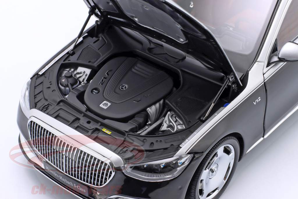 Mercedes-Benz Maybach S-Klasse (Z223) 2021 silber / schwarz 1:18 Almost Real