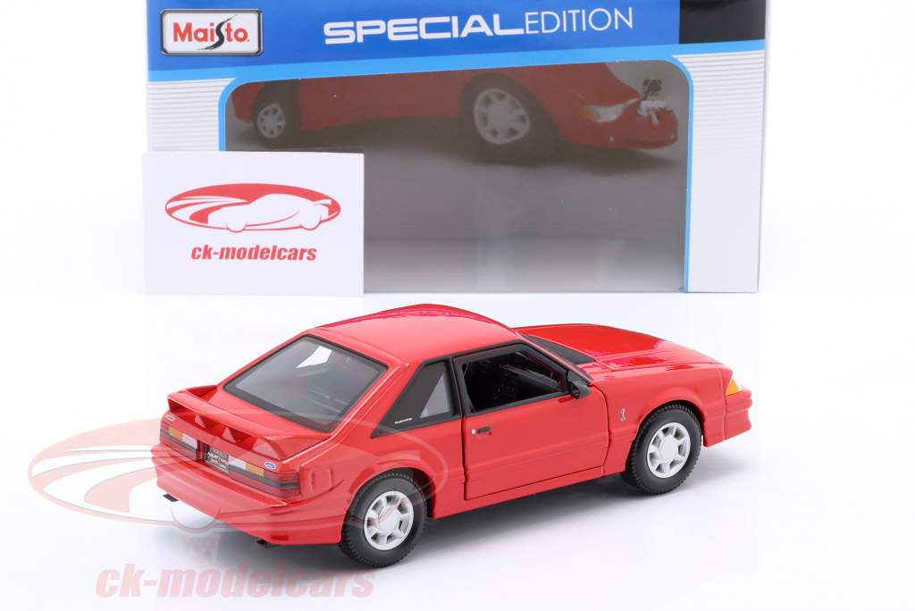 Ford Mustang SVT Cobra Année de construction 1993 rouge 1:24 Maisto