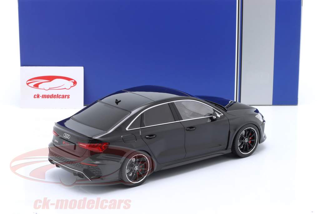 Audi RS3 (8Y) Limousine Año de construcción 2022 negro 1:18 Ixo