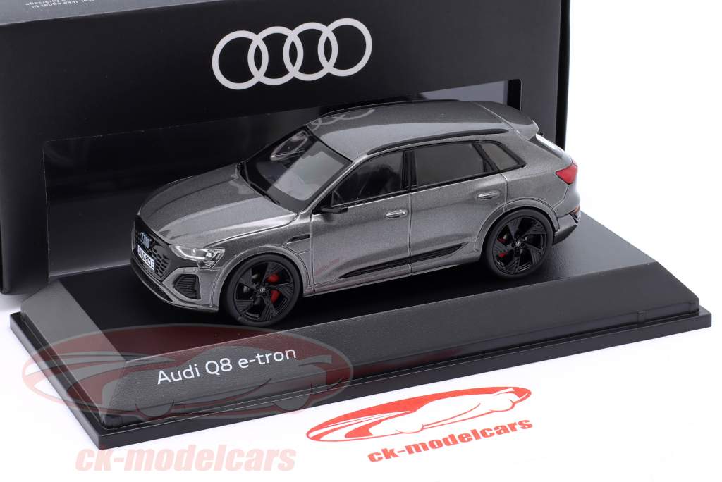 Audi Q8 e-tron Baujahr 2023 chronosgrau 1:43 Spark