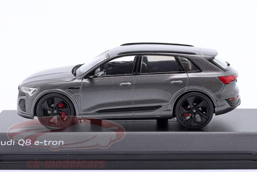 Audi Q8 e-tron Baujahr 2023 chronosgrau 1:43 Spark