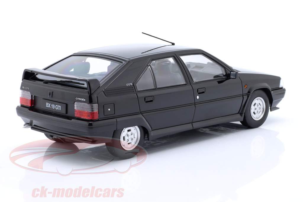 Citroen BX GTI Baujahr 1990 schwarz 1:18 Triple9