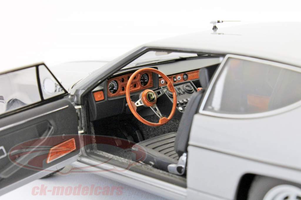 Lamborghini Espada Серия 2 серебристый металлик 1:18 AutoArt