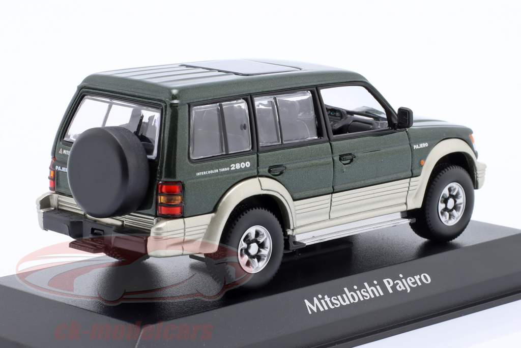 Mitsubishi Pajero LWB Byggeår 1991 mørkegrøn metallisk 1:43 Minichamps
