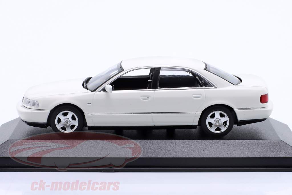 Audi A8 (D2) Byggeår 1999 hvid 1:43 Minichamps