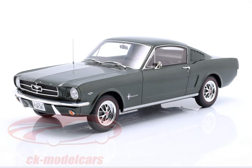 Ford Mustang Fastback Год постройки 1965 темно-зеленый 1:12 OttOmobile