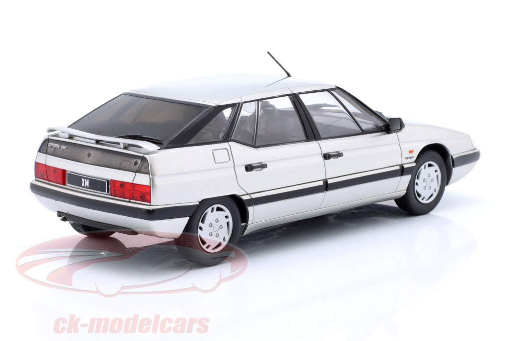 Citroen XM Année de construction 1989 argent 1:24 WhiteBox