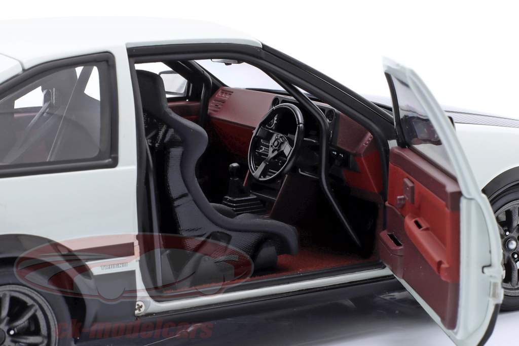 	Toyota Sprinter Trueno (AE86) Project D Final Version schwarz / weiß 1:18 AUTOart