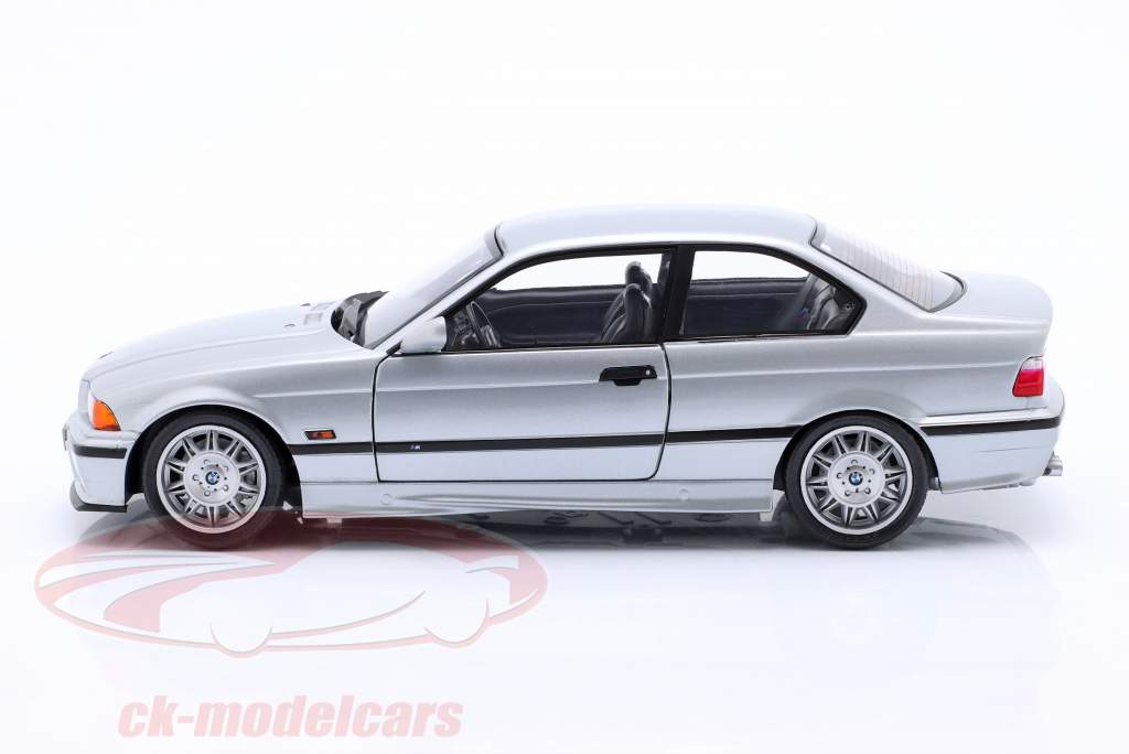 BMW M3 (E36) Coupe Ano de construção 1997 prata ártica 1:18 Solido
