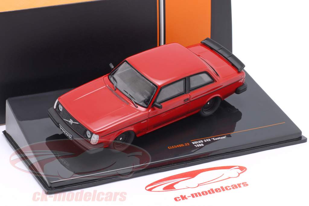 Volvo 242 Custom Año de construcción 1980 rojo 1:43 Ixo