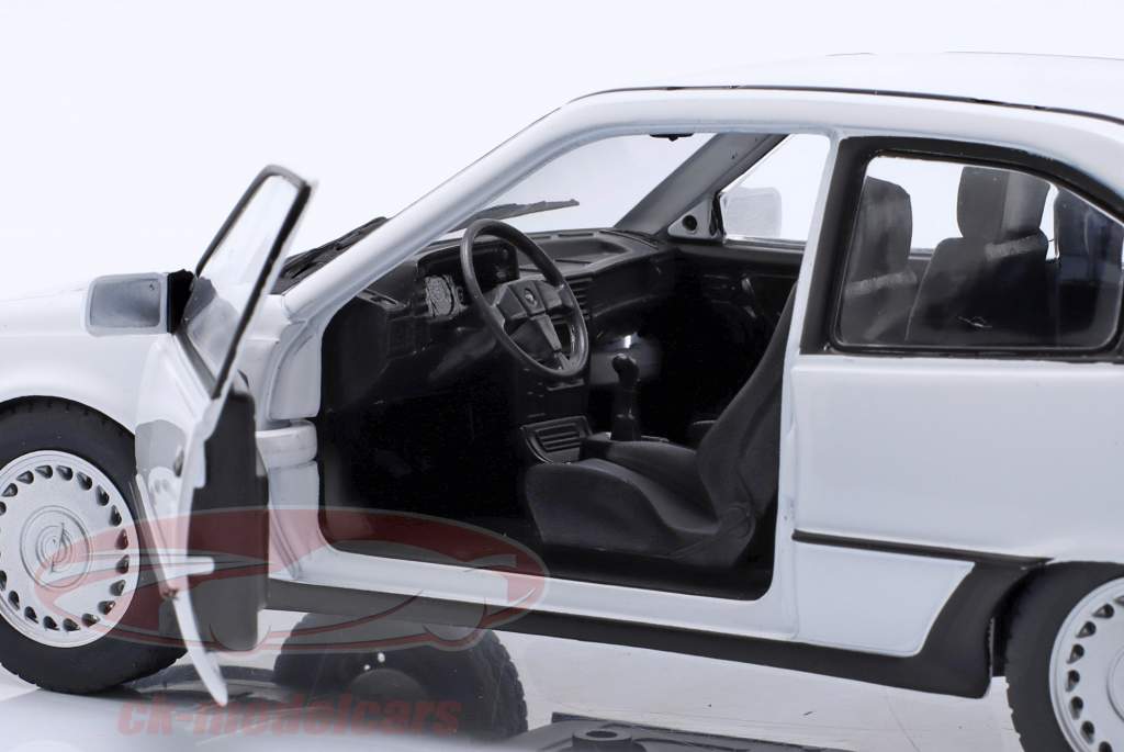 Opel Kadett E GSI Année de construction 1985 blanc 1:24 WhiteBox