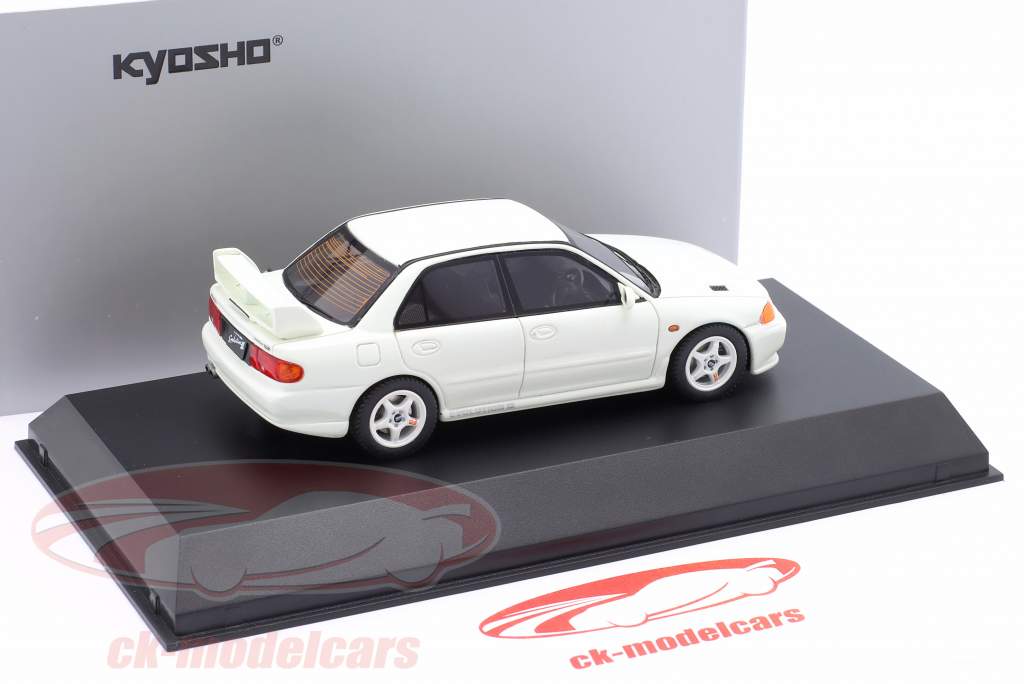 Mitsubishi Lancer GSR Evolution III Bouwjaar 1995 wit 1:43 Kyosho