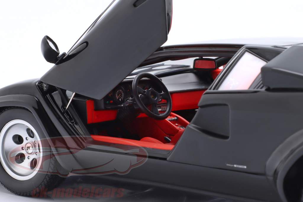 Lamborghini Countach LP5000 Quattrovalvole 1982 黒 1:18 Kyosho