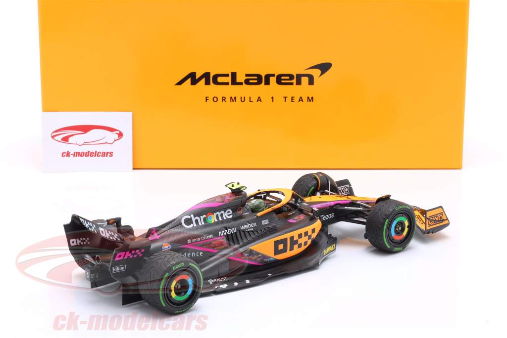 Lando Norris McLaren MCL36 #4 第四名 新加坡 GP 公式 1 2022 1:18 Minichamps