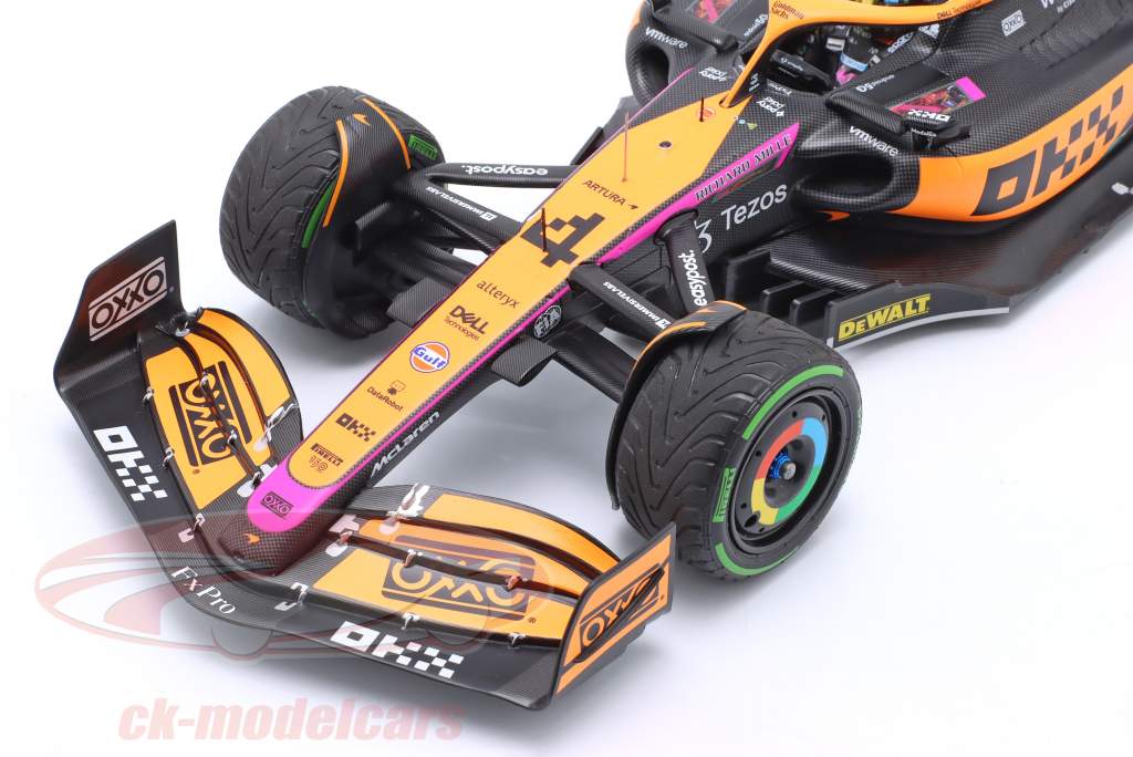 Lando Norris McLaren MCL36 #4 4ème Singapour GP formule 1 2022 1:18 Minichamps