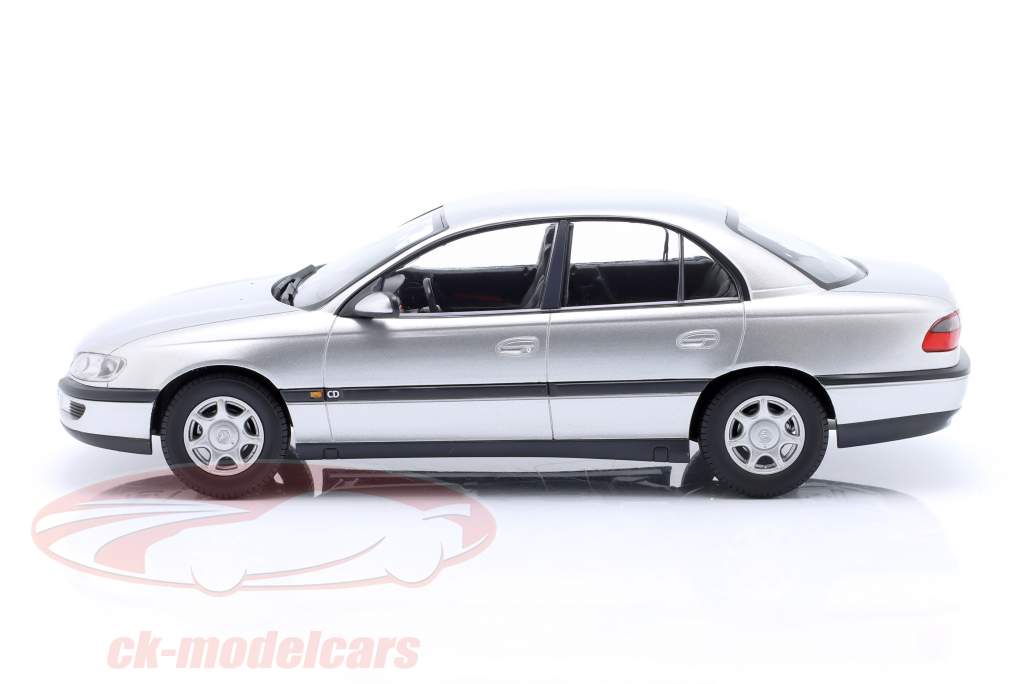 Opel Omega B year 1996 silver metallic 1:18 Triple9