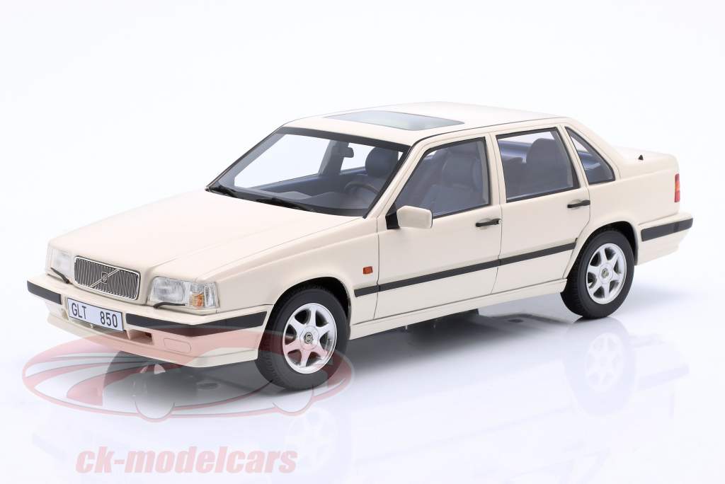 Volvo 850 GLT Год постройки 1991-1994 белый 1:18 Cult Scale
