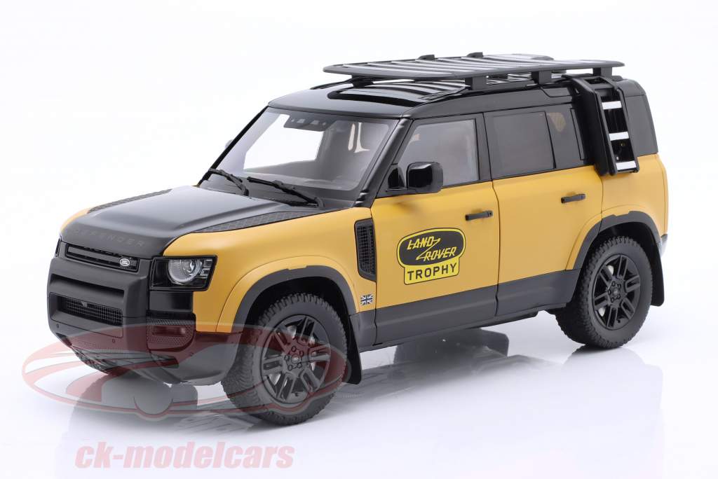 Land Rover Defender 110 Trofee editie 2022 geel / zwart 1:18 Almost Real