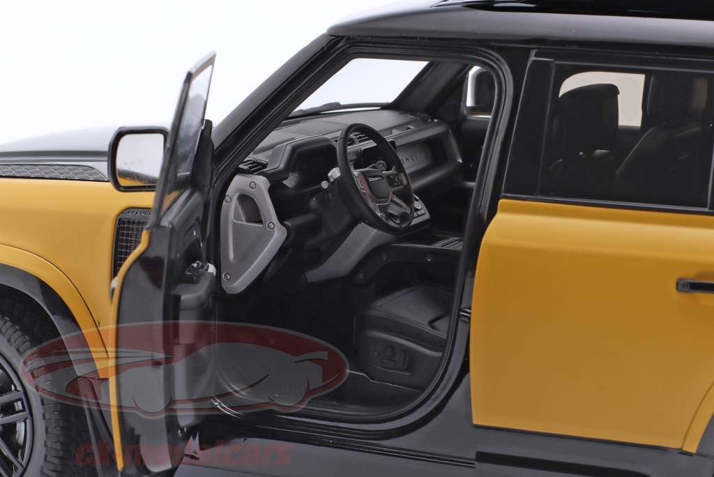 Land Rover Defender 110 Trofee editie 2022 geel / zwart 1:18 Almost Real