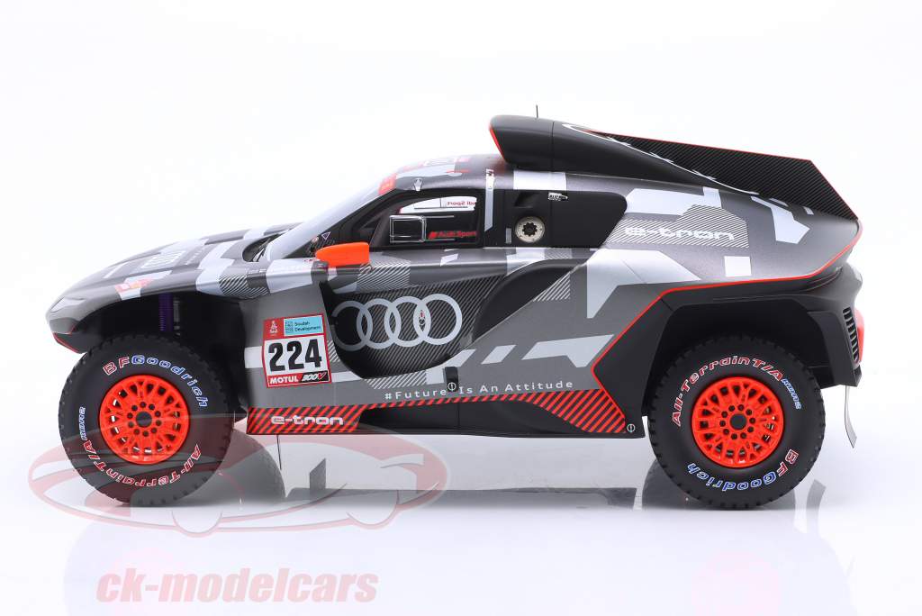 Audi RS Q e-tron #224 集会 达喀尔 2022 Ekström, Bergkvist 1:18 Spark