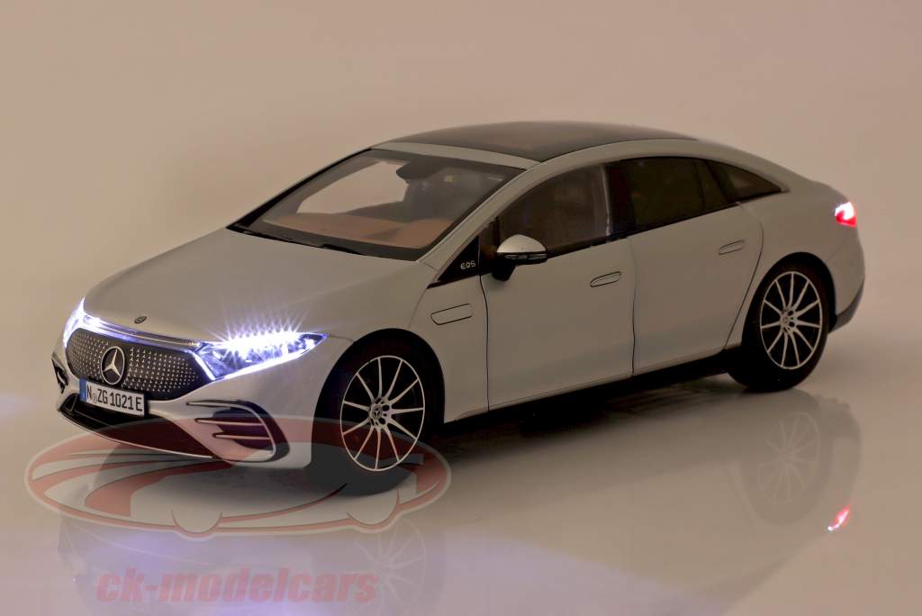 Mercedes-Benz EQS Anno di costruzione 2021 argento high-tech 1:18 NZG