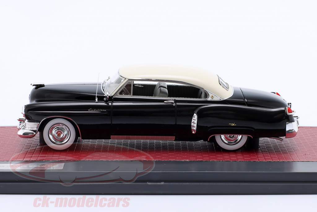 Cadillac Coupe DeVille Show Car Byggeår 1949 sort / hvid 1:43 Matrix