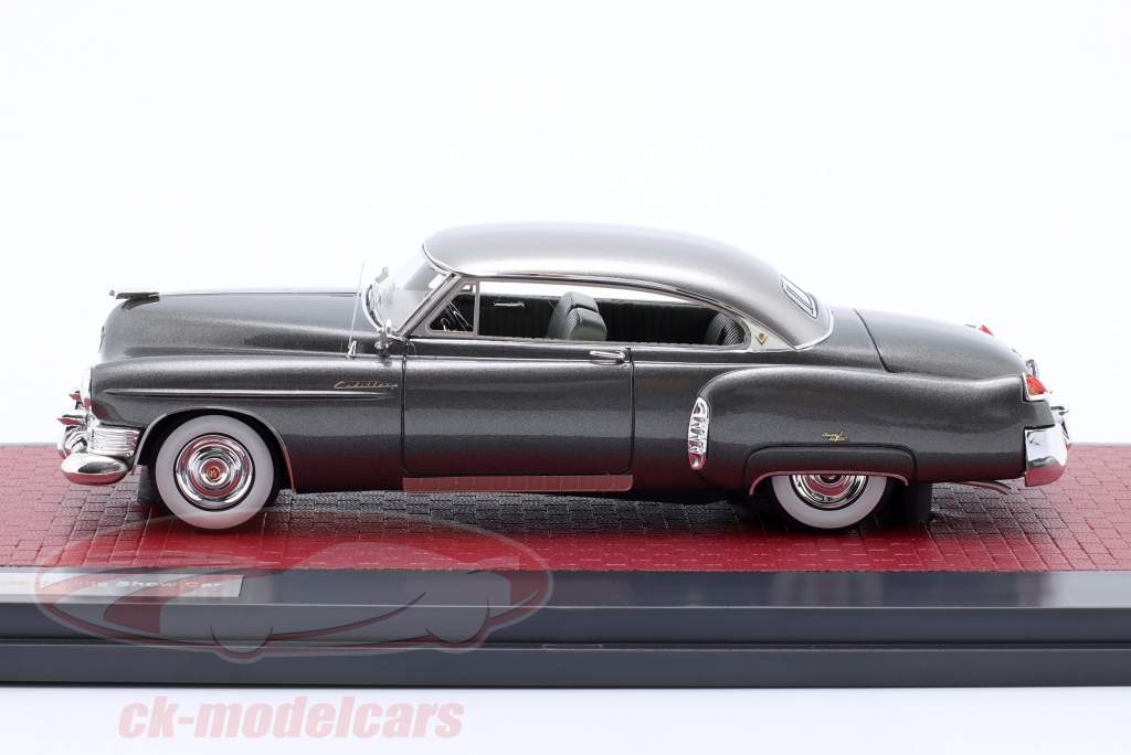 Cadillac Coupe DeVille Show Car Ano de construção 1949 prata metálico 1:43 Matrix