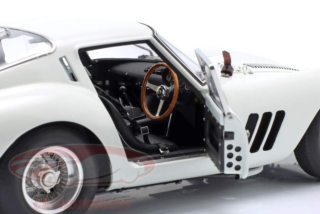 Ferrari 250 GTO #10 2º Tourist Trophy Goodwood 1962 Graham Hill 1:18 CMC