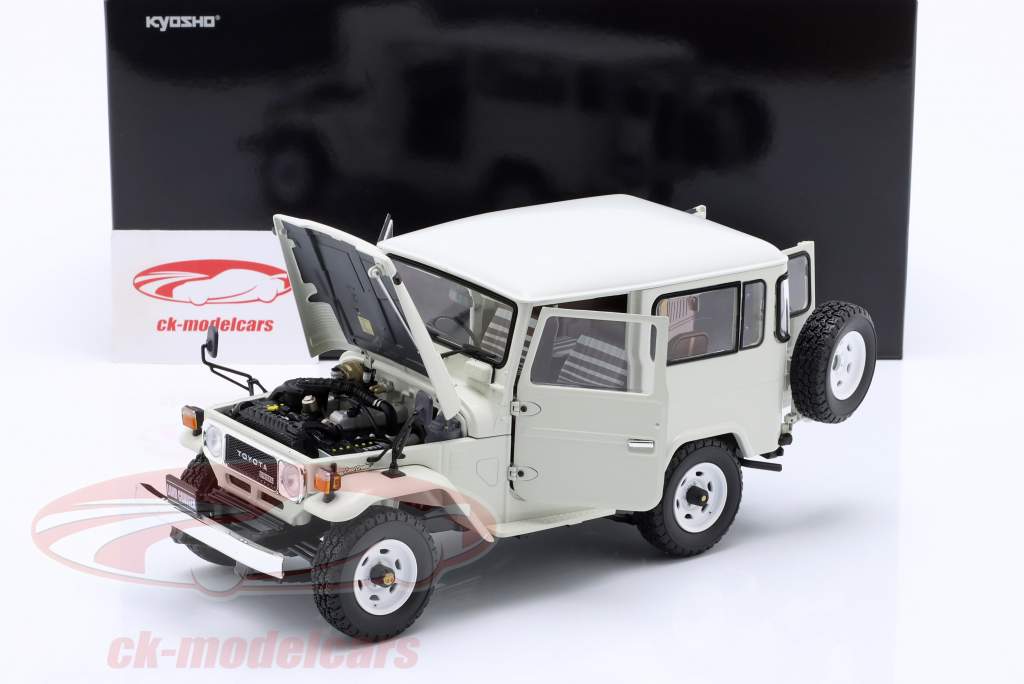 18号　8体　初版 Kyosho 1:18 Toyota Land Cruiser FJ40 year 1980 white 08971W