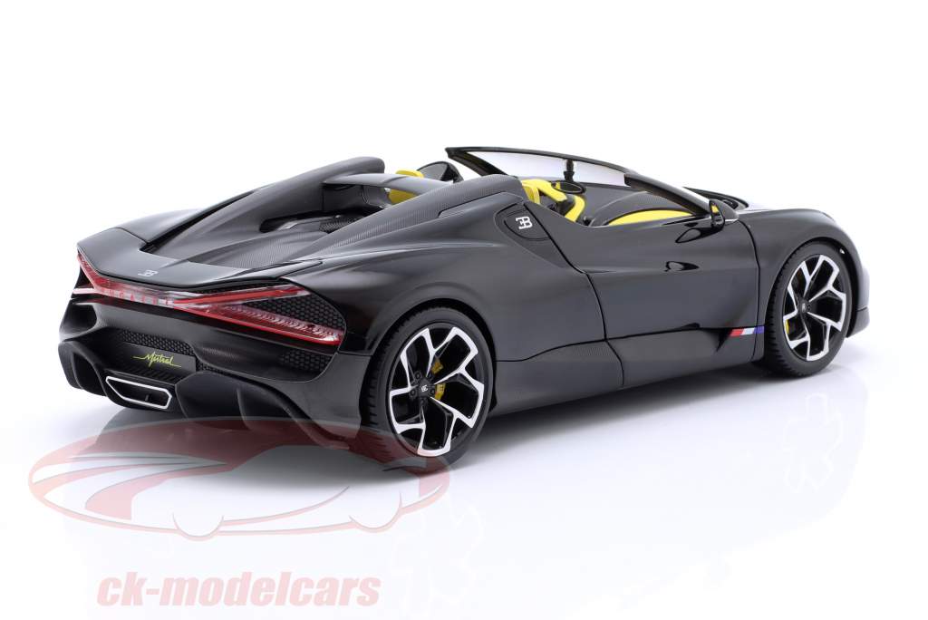 Bugatti W16 Mistral Bouwjaar 2023 zwart 1:18 Bburago
