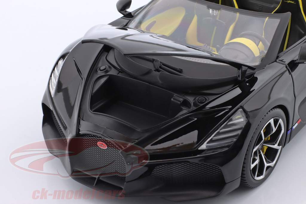 Bugatti W16 Mistral Bouwjaar 2023 zwart 1:18 Bburago