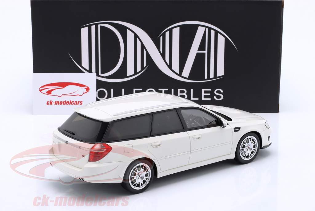 Subaru Legacy Touring Wagon STI Baujahr 2007 satinweiß 1:18 DNA Collectibles